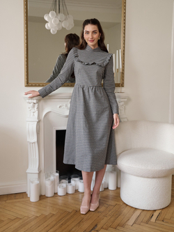 Платье с вшитой манишкой