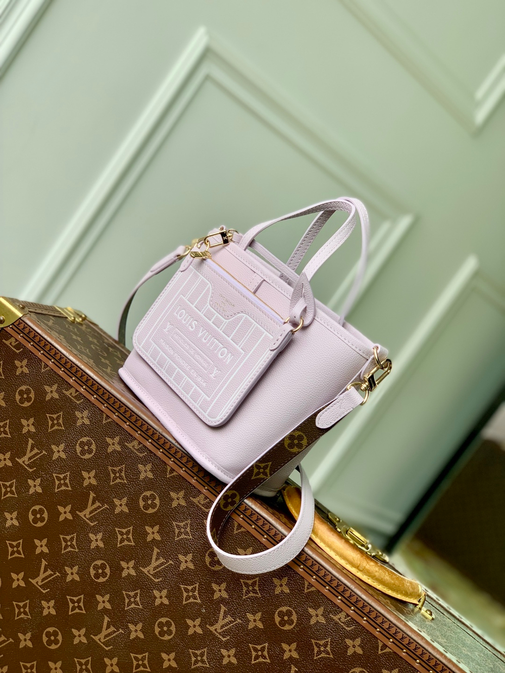 Louis Vuitton Neverfull Bandouliere Inside Out BB