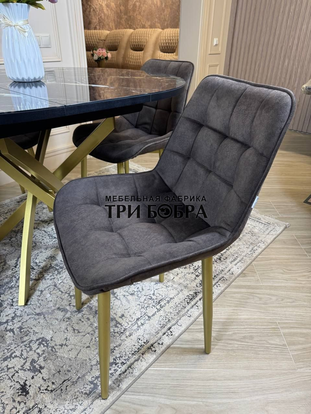 Круглый раздвижной стол "Черный мрамор", и стулья "Бостон" коричневый