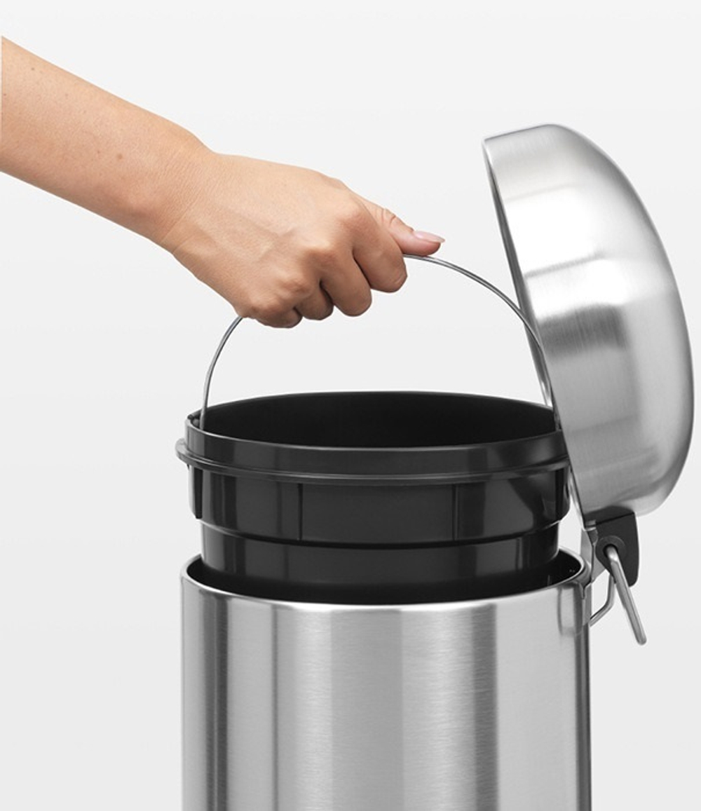 Ведро Brabantia Retro 5л матовая сталь с поднятой крышкой