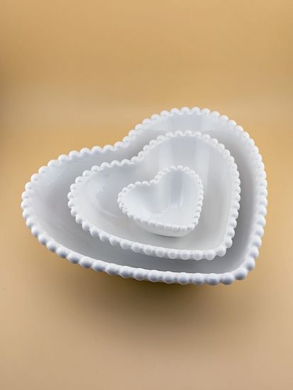 Блюдо сервировочное сердечко 22,5х20,5х6 см. Бусины