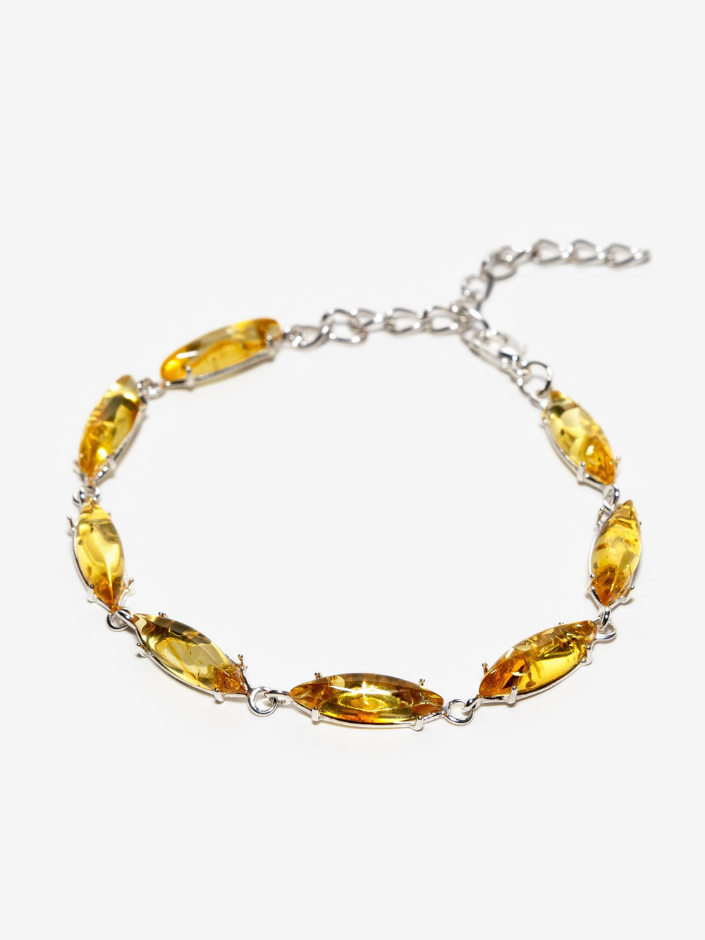 Браслет с натуральным желтым янтарем в бижутерной оправе