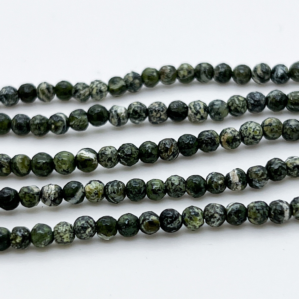 Бусины Серпентинит граненый (сорт Б), диаметр 3,5-3,7 мм, цена за 57-58 шт (1/2 нити)