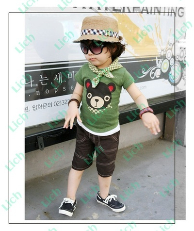 Футболка с круглым вырезом и принтом медведя с платком