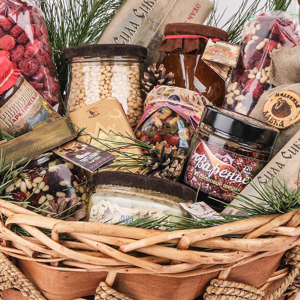 Сладкая подарочная корзина «Много сладкого»