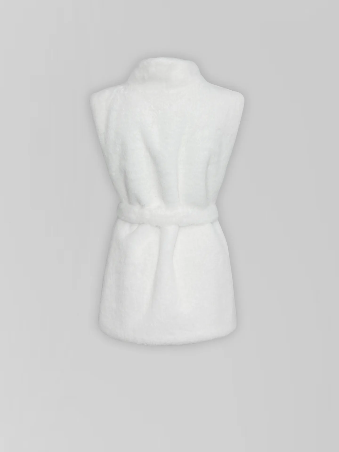 Жилетка Анжелика однотонная меховая с высоким горлом и поясом