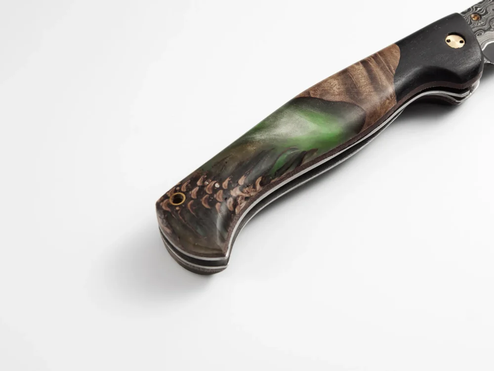 Складной нож "Таежник", ламинированная сталь, рукоять черный граб/орех/зеленый акрил