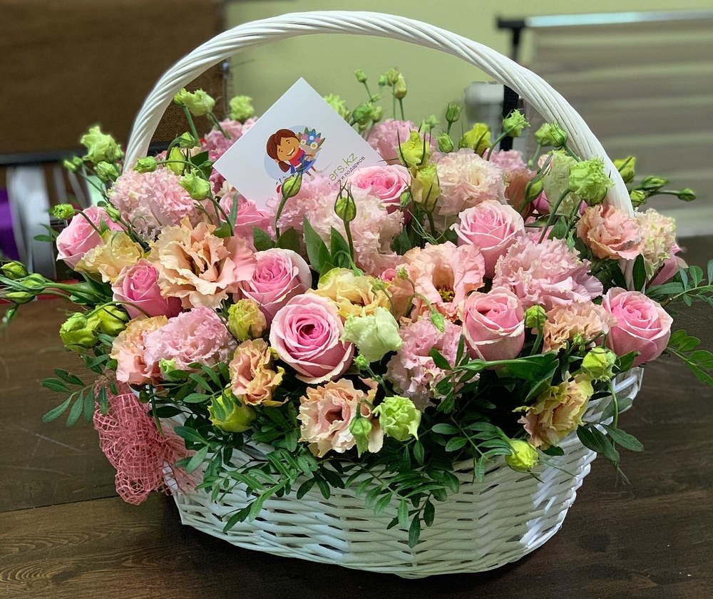 Корзина с цветами "Pink Mondial"