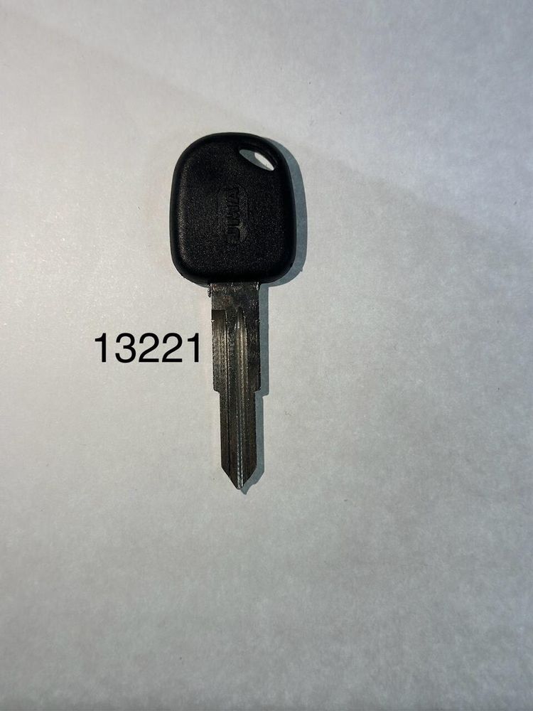 Заготовка автомобильного ключа 13221 DAEWOO (AV2133)