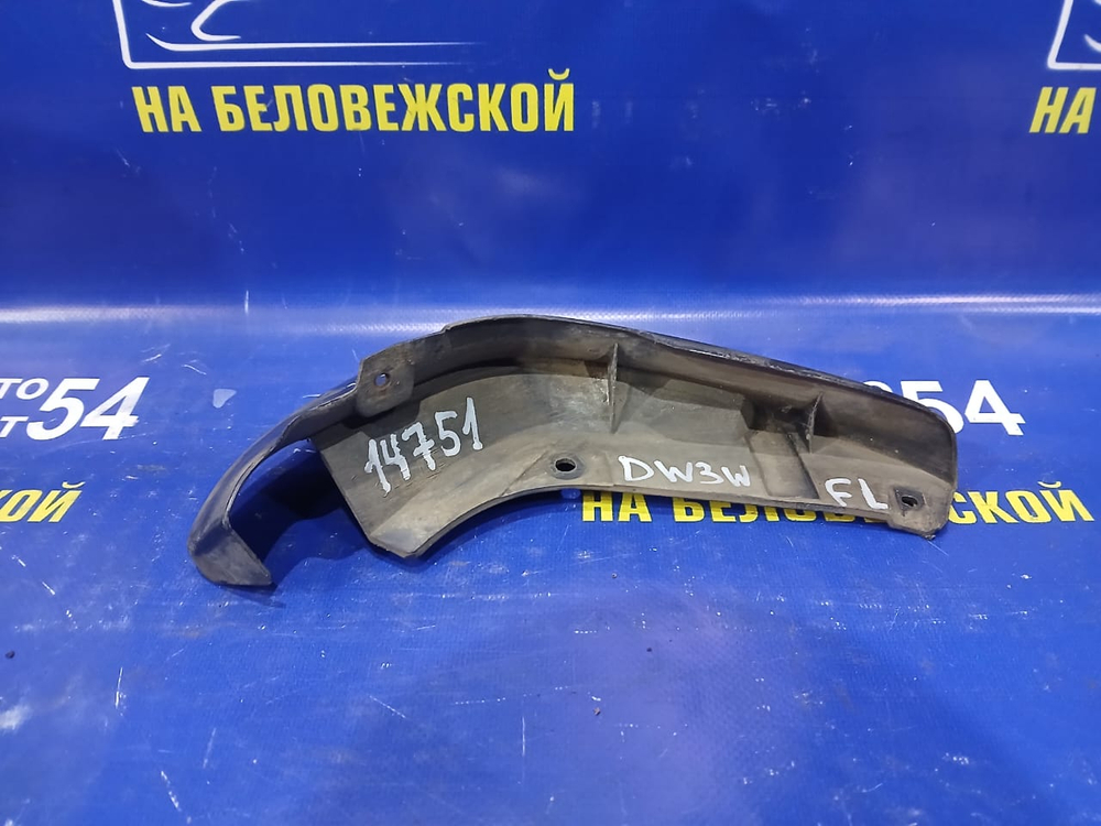 Брызговик передний левый MAZDA DEMIO 1996-1999