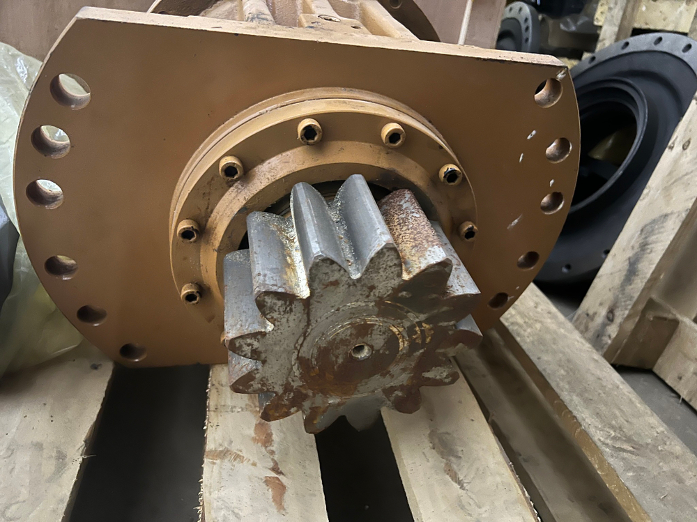 Редуктор поворота Komatsu PC200-7