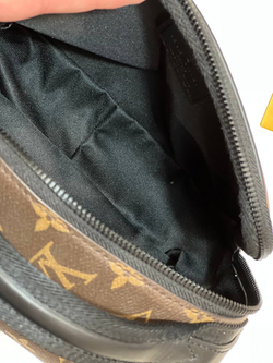Сумка-мессенджер Louis Vuitton