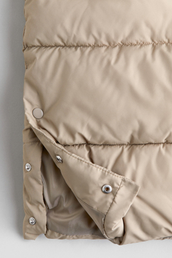 H&M Длинная утеплённая куртка из стеганой ткани, светлый хаки
