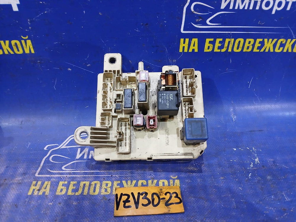 Блок предохранителей салонный TOYOTA CAMRY PROMINENT 1991