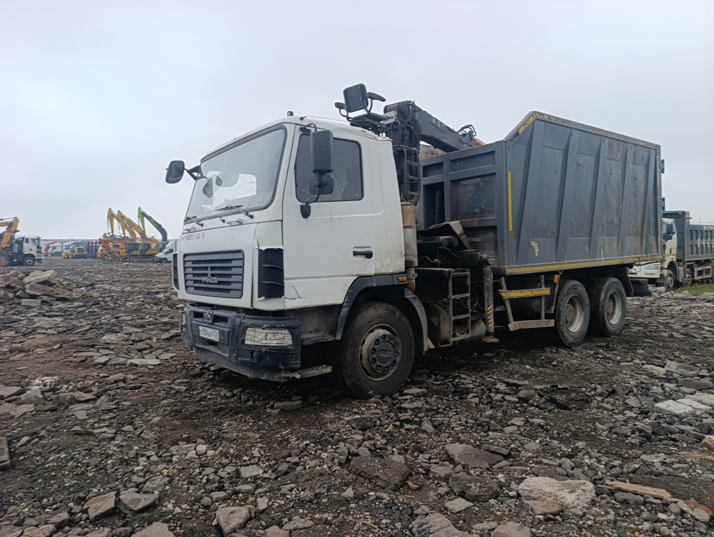 МАЗ 6312 6x4 Ломовоз с КМУ 61D205 	(Дизельный, 6,7 л, 328 л.с., МТ)