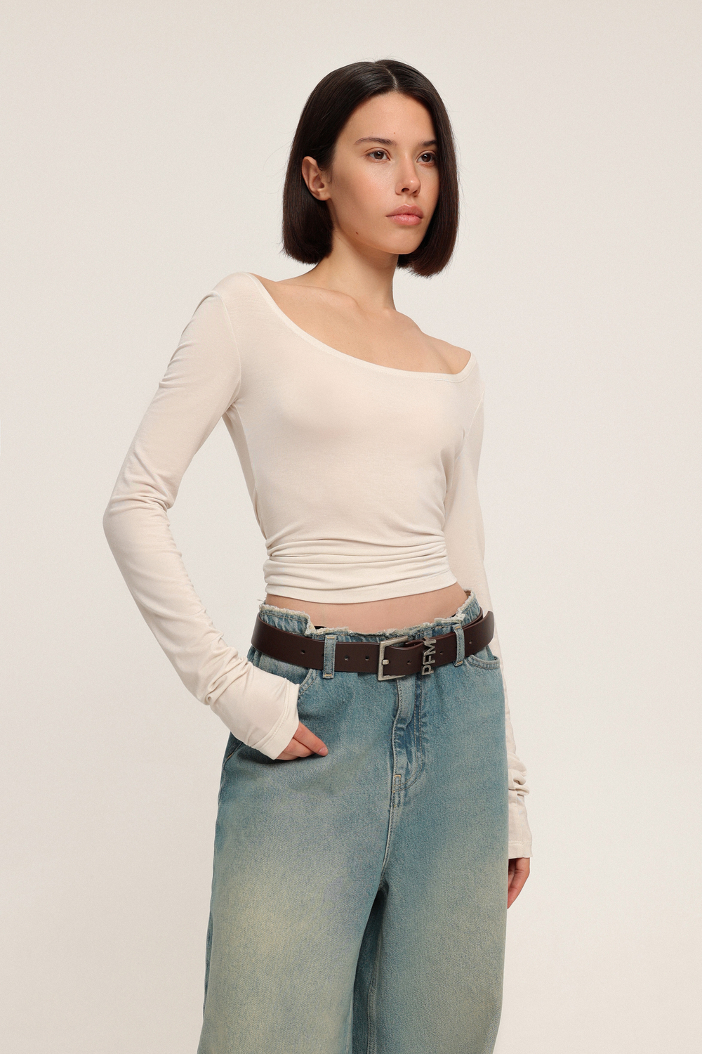 Лонгслив с глубоким вырезом