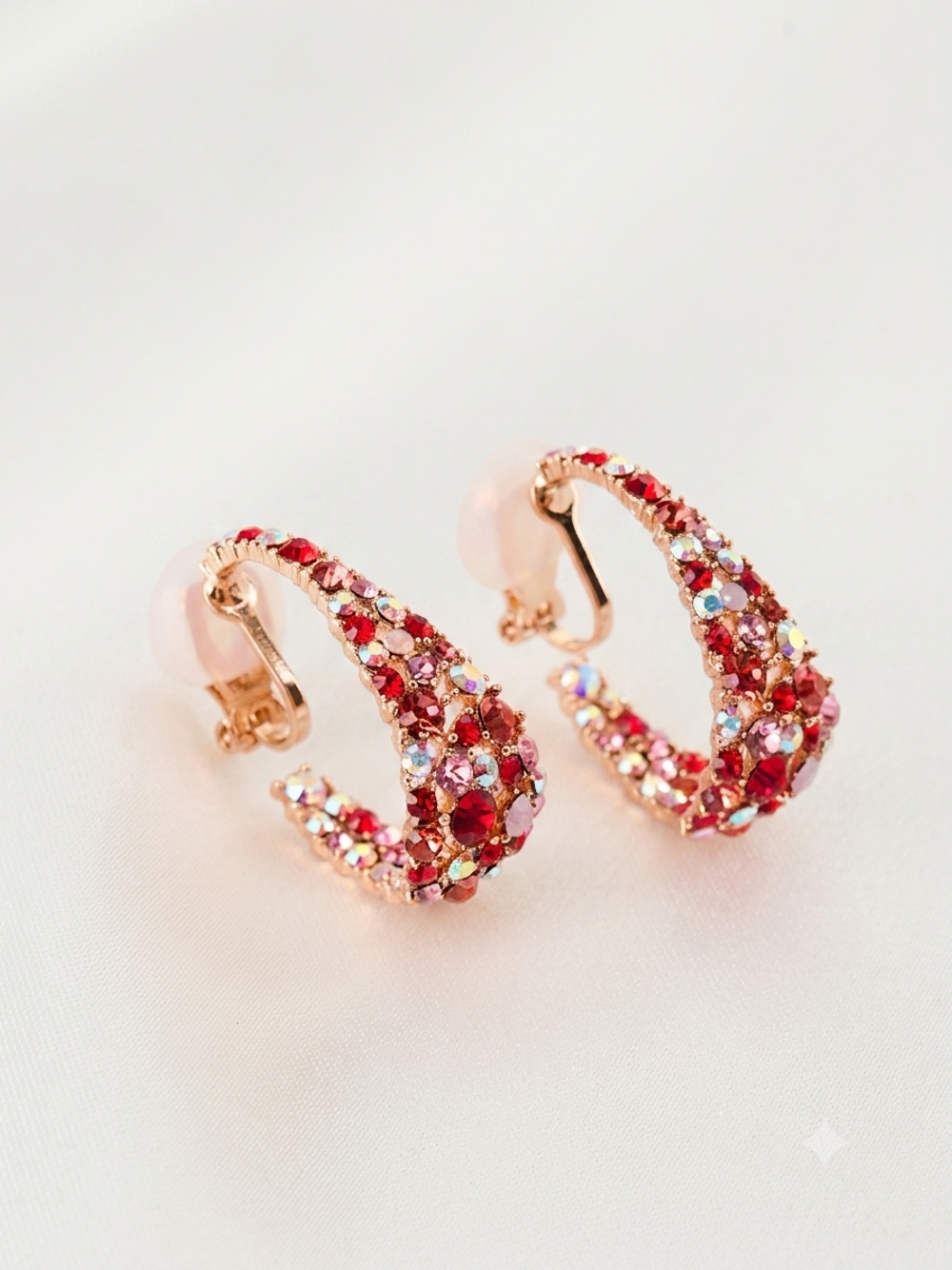Клипсы Россыпь из красных камней Swarovski
