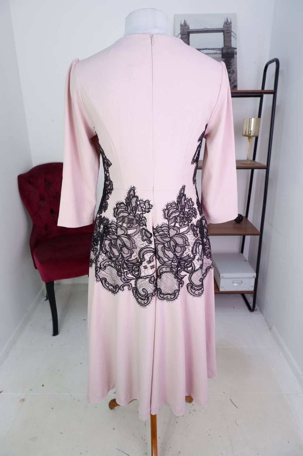 Платье Eleni Viare розовое с кружевом, маркировка 38, визуально на 44 размер, новое