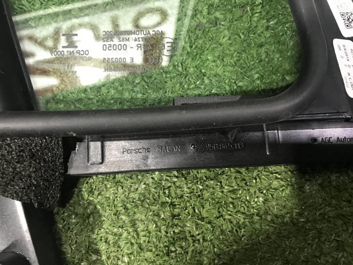 Форточка двери передняя левая Porsche Macan (2014-н.в.)