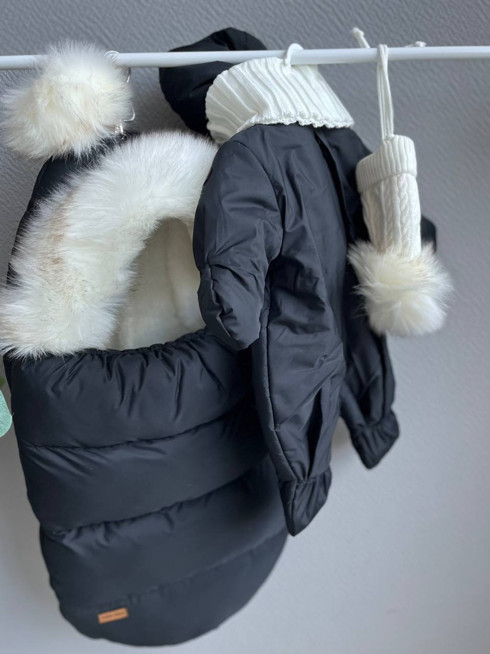 Утепленный конверт на выписку + комбинезон "Sara Kids"