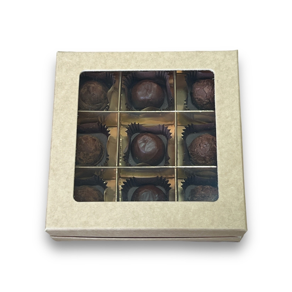 Коробка для конфет ПРЕМИУМ с большим окном 160*160*45 см (9) (крафт/золото)