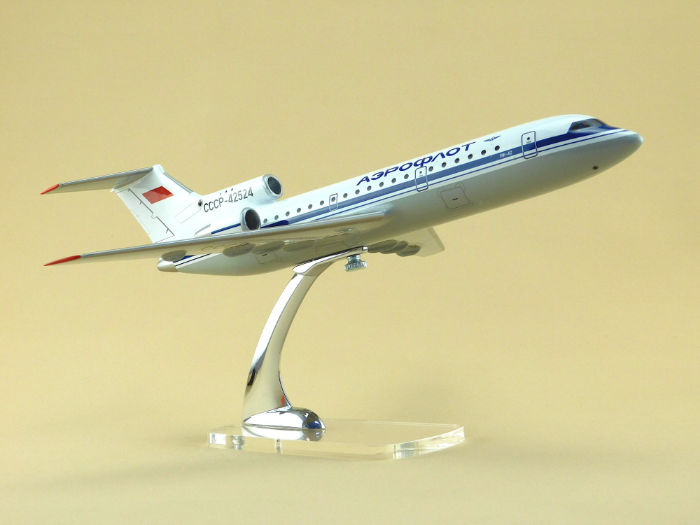 Модель самолета Як-42 (М1:100 Аэрофлот СССР-42524)