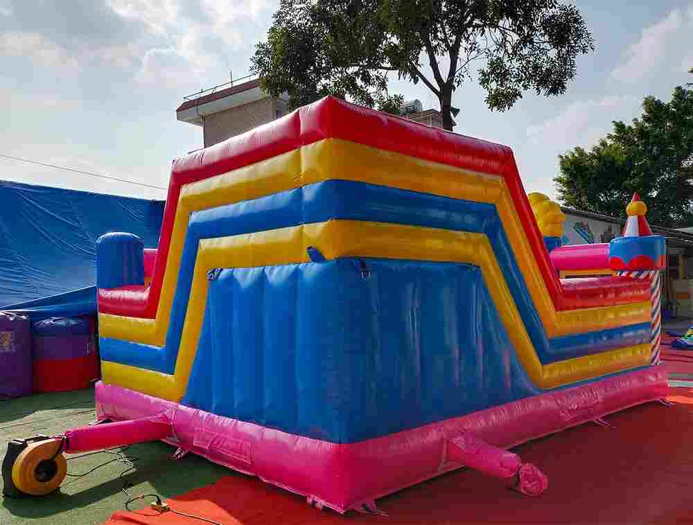 Надувной батут "Яркий цирк" 6x5x3