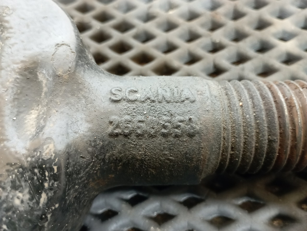 Крюк буксировочный