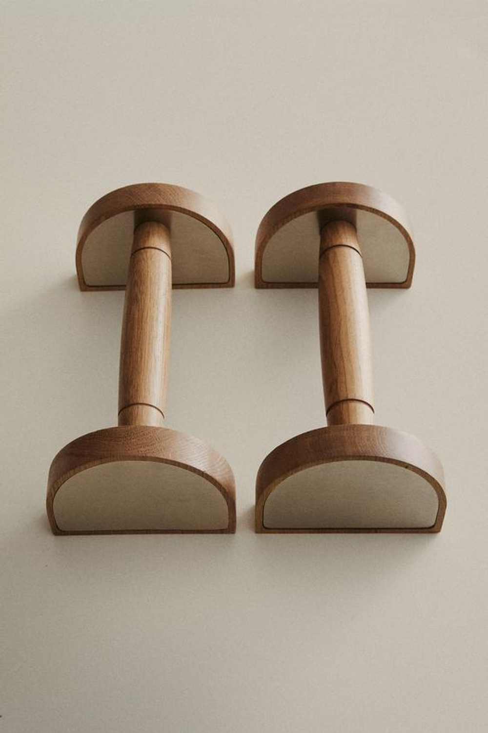 ZARA HOME НАБОР ДУБОВЫХ БРУСЬЕВ ДЛЯ ОТЖИМАНИЙ (2 ШТ.), СЕРЕБРО