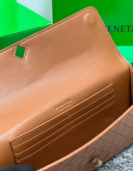 Клатч Bottega Veneta Andiamo коричневый