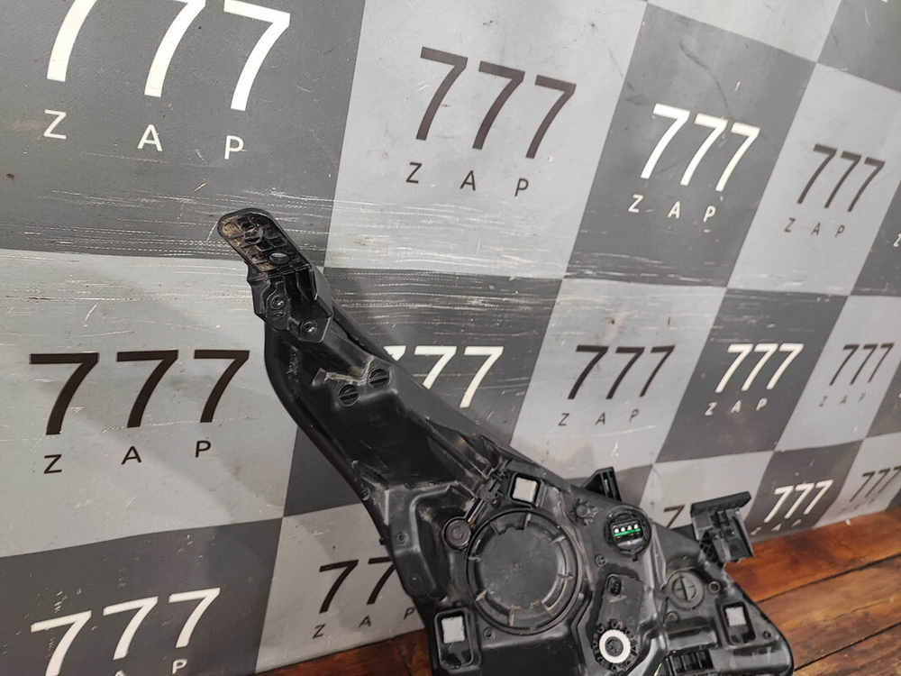 Фара левая галоген Kia Rio 4 (FB) 20-нв Б/У Оригинал 92101H0500