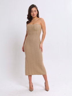 Платье с разрезом и шнуровкой