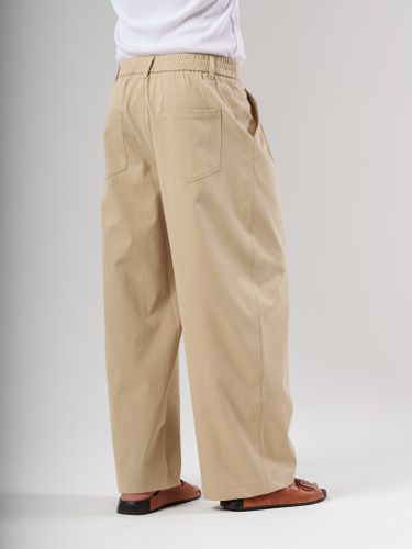 Бежевые брюки свободного кроя