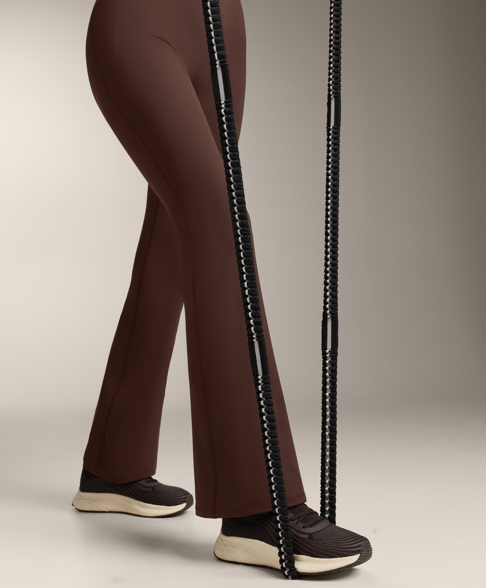 OYSHO Компрессионные брюки клеш Flare Compressive Raise Up, коричневый