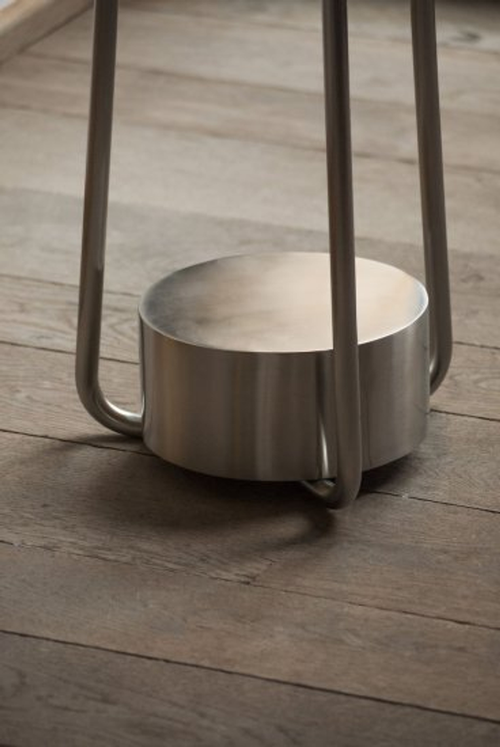 Вешалка стальная V31