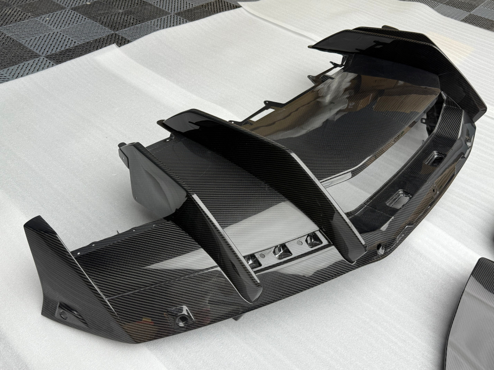 Карбоновый обвес для Lamborghini Revuelto 2023+ Ламборгини