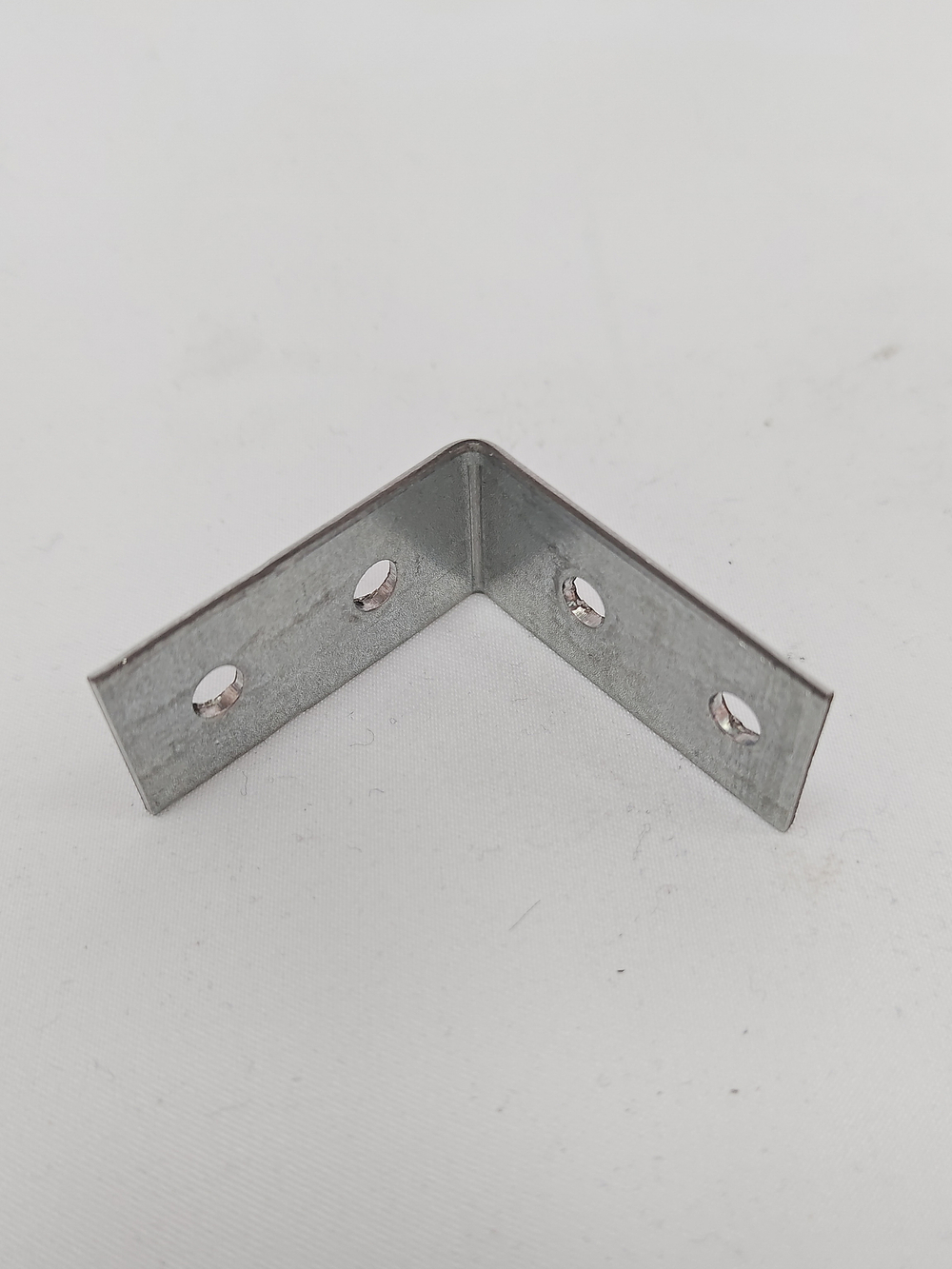 40х40х20 ОЦ. Крепежный уголок равносторонний (200 шт)