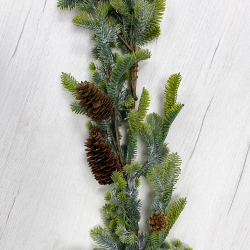 Гирлянда еловая с шишками 150см ChristmasDeLuxe зеленая