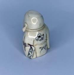 Нэцкэ Хотей с волшебным музыкальным инструментом