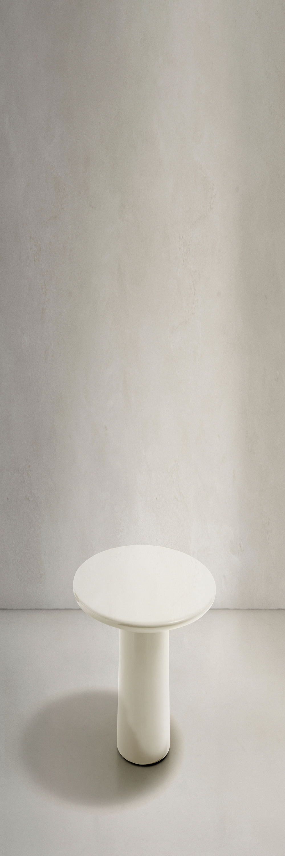 Журнальный столик Albanella из цемента с глянцевой белой отделкой Ø85 см