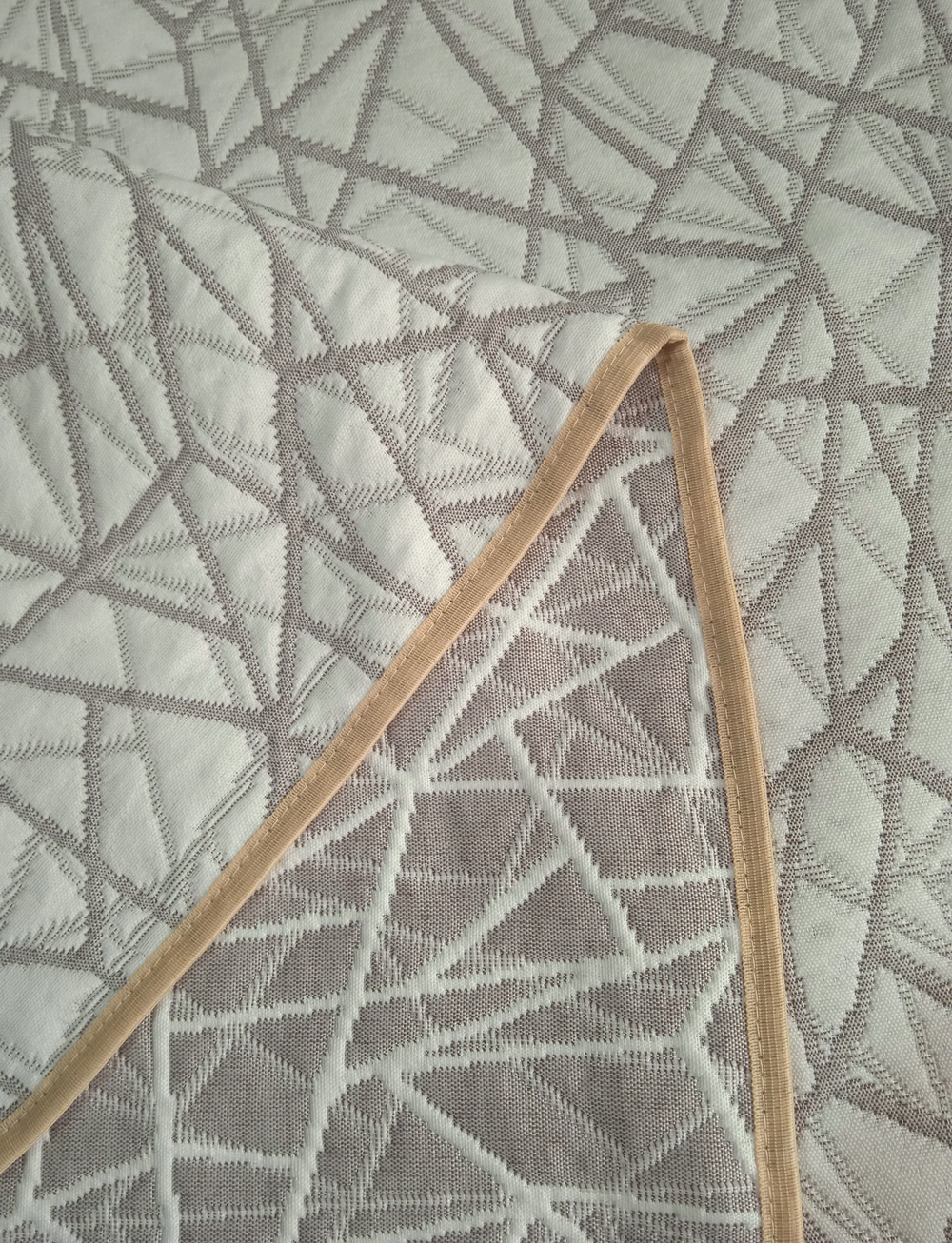 Покрывало жаккардовое двухстороннее Нежность 300-17 серый 1,5 (150х200)