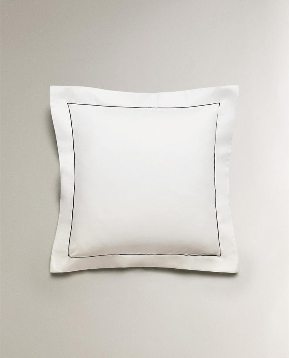 ZARA HOME САТИНОВАЯ НАВОЛОЧКА С КОНТРАСТНОЙ КАЙМОЙ, ЧЕРНЫЙ