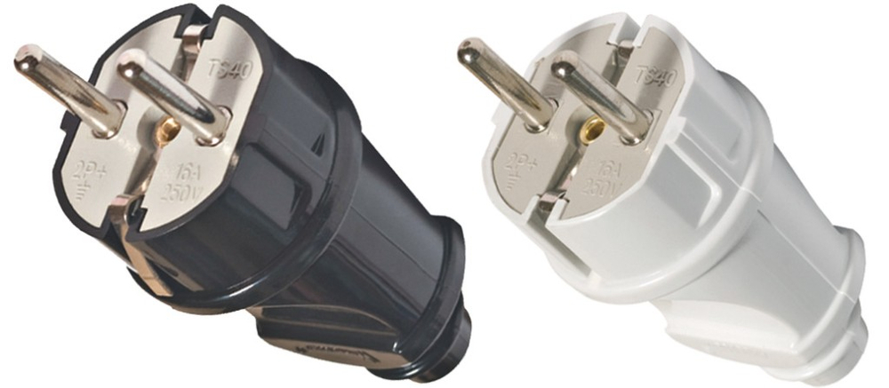 Вилка прямая с/з черная 16А