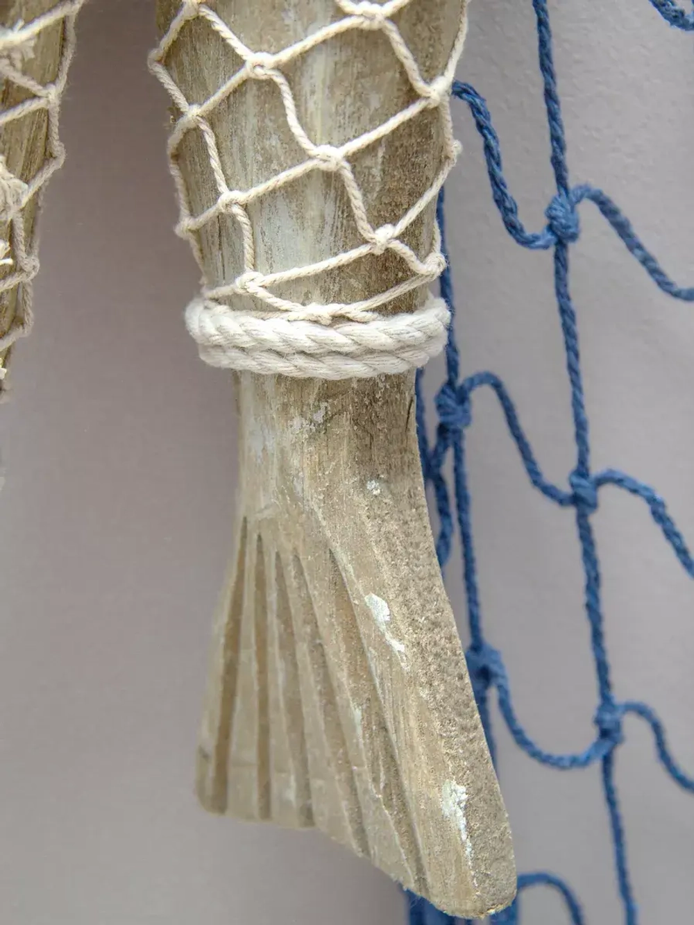 Декор на стену для интерьера "Рыбы в сетях"