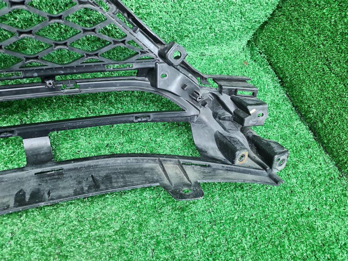 Решетка переднего бампера Genesis GV70 (2020-н.в.)