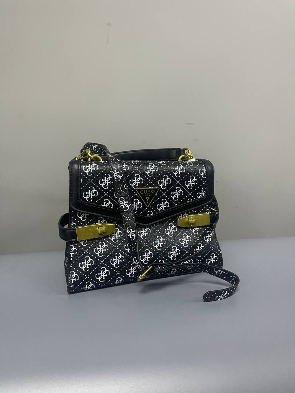 Сумка GUESS