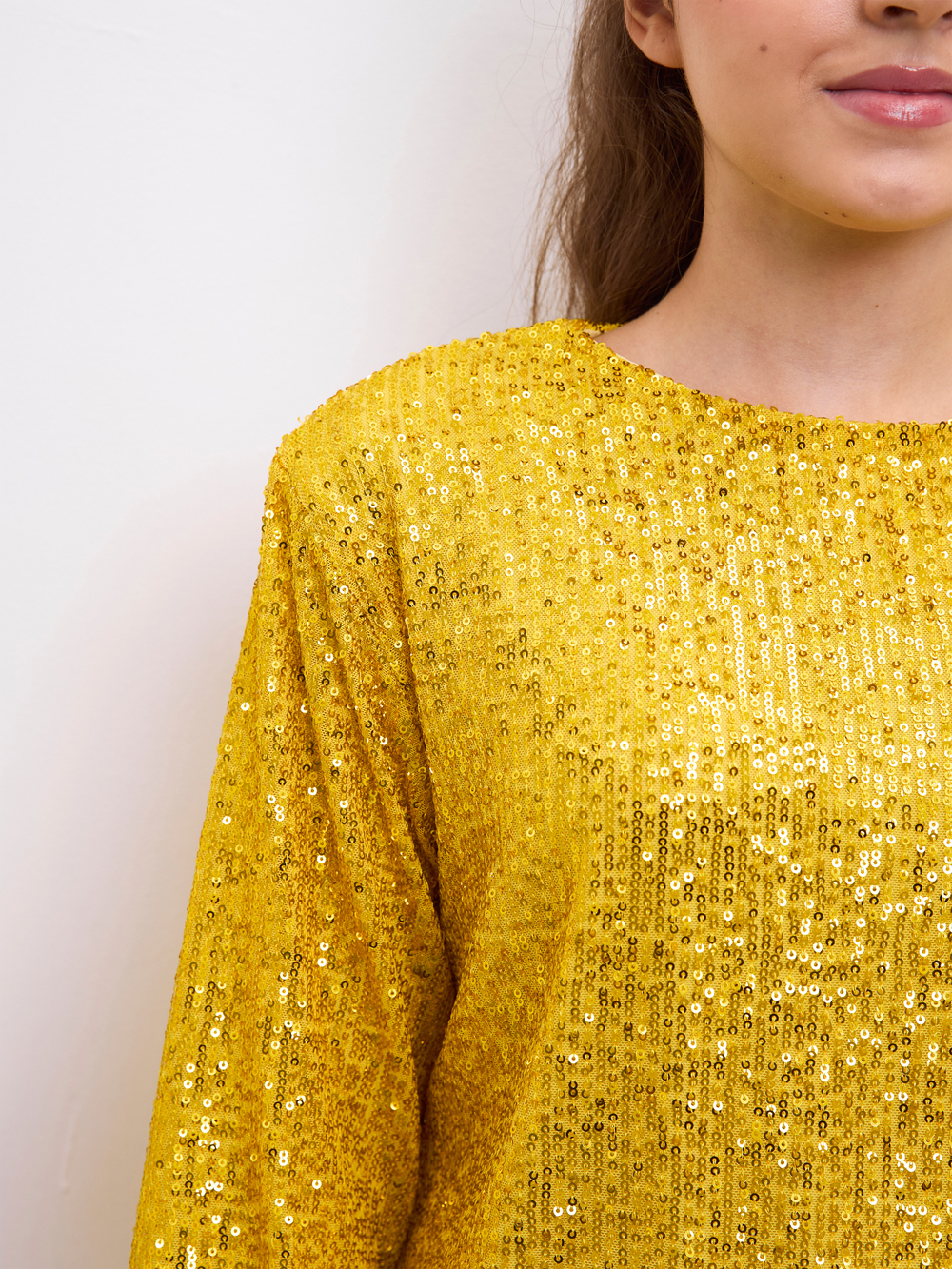 Костюм брючный праздничный с пайетками для девочки жёлтый