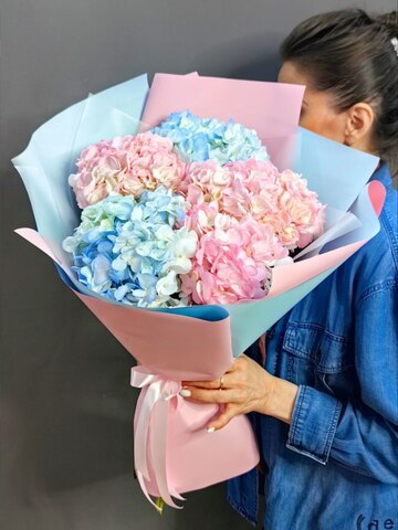 Букет из 5 гортензий