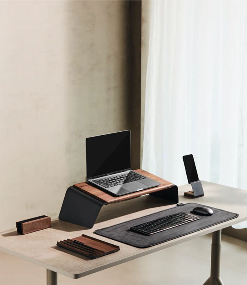 NOOE Anywhere Walnut — подставка для ноутбука