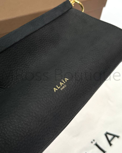 Женская сумка Alaia Le Click East West черного цвета замшевая